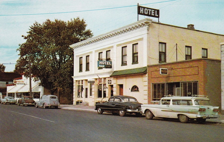 Kelleys Hotel & Bar - Vintage Postcard (newer photo)
